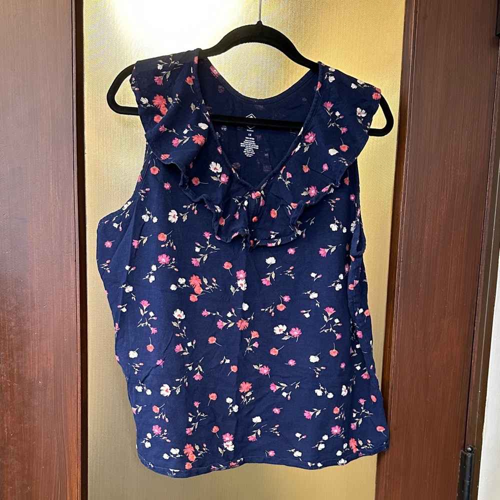 Super Cute St. John's Bay Navy Floral Ruffle Sleeveless Blouse